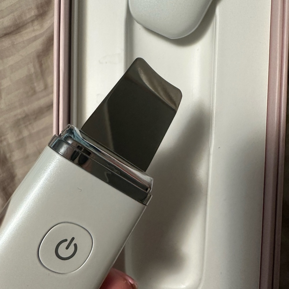 BRAND NEW. NIB. White, Ultrasonic Exfoliating Skin Spatula. IN UNOPENED BOX - Picture 8 of 8